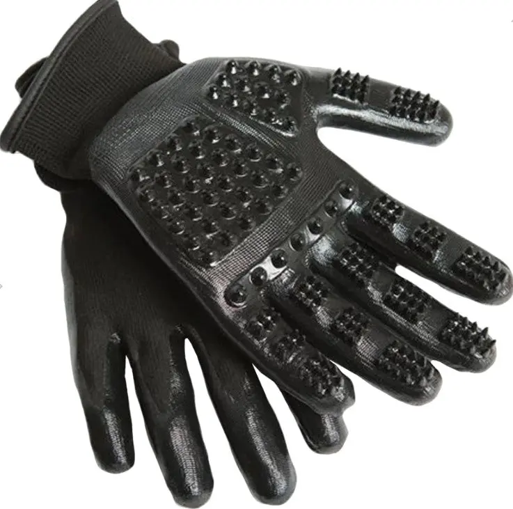 Hands On Grooming & Bathing Gloves 1