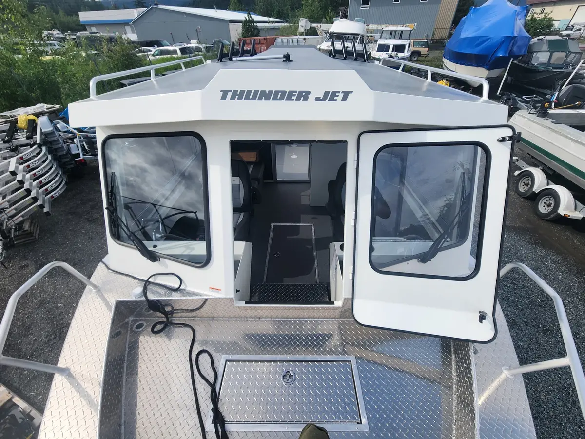 2025 Thunderjet - 26 Alexis Xl (Walk-In Head) W/ Twin 200Hp + 15Hp Pro Kicker 2