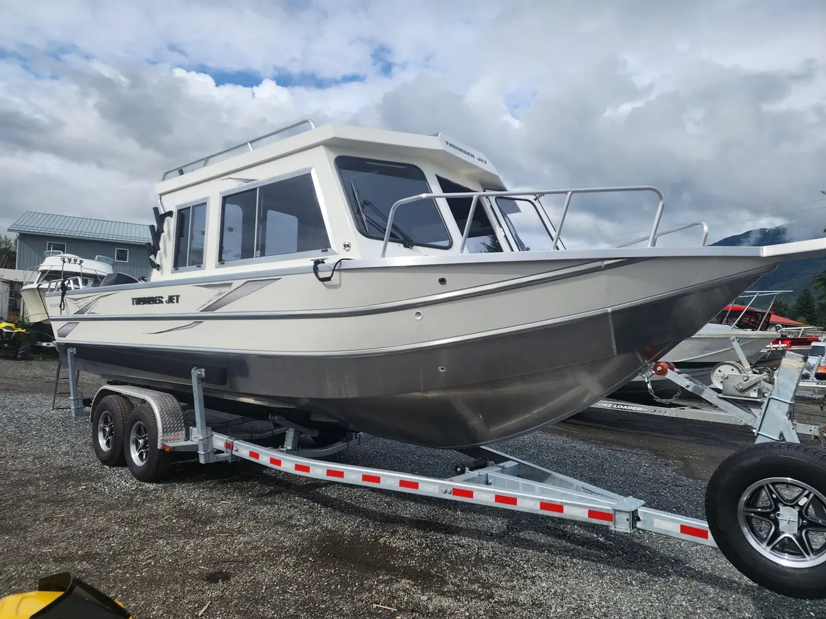 2025 Thunderjet - 26 Alexis Xl (Walk-In Head) W/ Twin 200Hp + 15Hp Pro Kicker 1