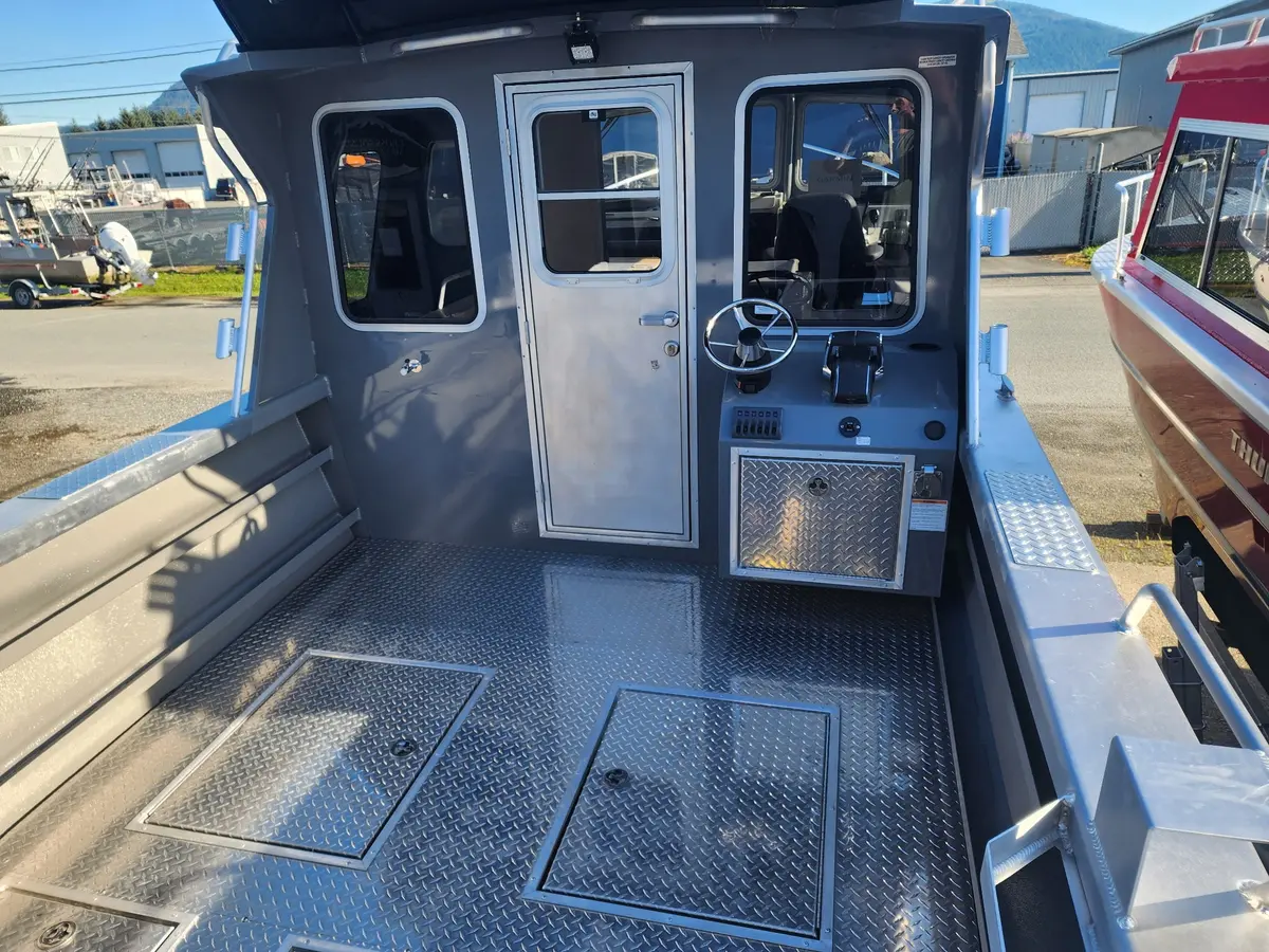 2025 Thunderjet - 28 Pilot (, Galley, Berth + Walk-In Head & Garmin Electronics) W/ Twin 300Hp) 2